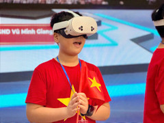 'Xuyên không' cùng lòng yêu nước