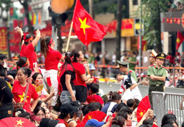 Những lưu ý để tránh kiệt sức, sốc nhiệt khi đi xem lễ diễu binh, diễu hành A80