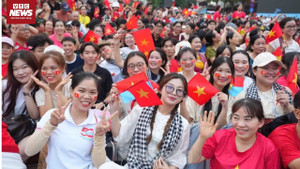 Biển người đi xem tổng hợp luyện diễu binh A80