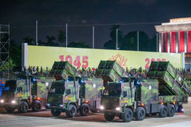 Mục sở thị tổ hợp tên lửa hiện đại tại tổng hợp luyện diễu binh A80