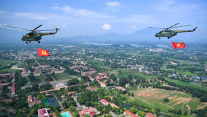 Mãn nhãn 31 máy bay cùng hợp luyện trên bầu trời Hà Nội