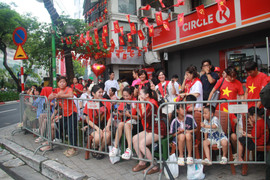 Bán 150- 200 nghìn đồng một chỗ ngồi, quán cà phê thu bộn tiền ngày sơ duyệt A80