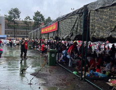 Dựng 10 nhà bạt 'khủng' phục vụ người dân tránh mưa xem diễu binh 2/9