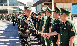 Đoàn quân đội Lào về nước sau diễu binh A80 tại Việt Nam