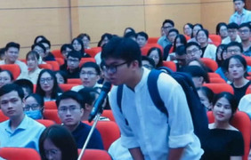 Không chọn chuyên ngành nội bác sĩ nội trú, nam sinh khiến hội trường ngỡ ngàng