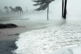 Bão Ragasa đổ bộ: Sân bay Hong Kong đóng cửa, Philippines sơ tán hàng ngàn người