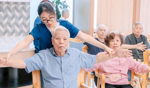 Sáng đo huyết áp, chiều tập yoga, người già Hà Nội sống vui ở 'ngôi nhà thứ hai'