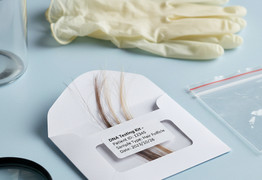 Bị trêu 'bé không giống bố', người đàn ông bí mật mang tóc con xét nghiệm ADN