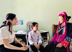 Cô giáo trẻ 17 năm bám vùng đất khó, gieo tri thức cho học trò Dao 