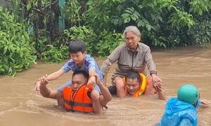 ‘Lũ rút, tài sản của gia đình tôi còn… cái nền nhà’