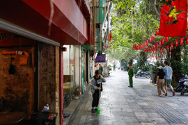 Phố trung tâm Hà Nội ‘lột xác’ sau ngày ra quân dỡ mái che, dọn dẹp vỉa hè