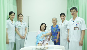 10 phút chạy đua cứu mẹ con thai phụ bị vỡ tử cung