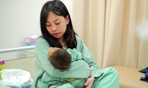 Cuộc gặp xúc động của bệnh nhân ghép tim–phổi đầu tiên và Giám đốc BV Việt Đức