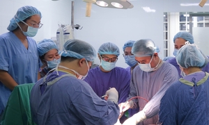 Cuộc gặp xúc động của bệnh nhân ghép tim–phổi đầu tiên và Giám đốc BV Việt Đức