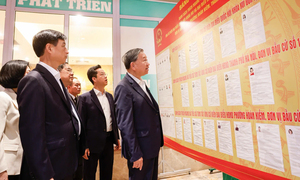 Bộ Chính trị: Có tỷ lệ hợp lý ĐBQH và HĐND xuất thân từ công nhân, nông dân