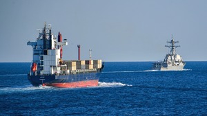 Mỹ có đủ sức hộ tống tàu dầu qua eo biển Hormuz giữa rừng tên lửa, UAV Iran?