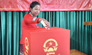 Băng rừng, vượt thác Tam Lu đi bầu cử sớm ở xã Trường Sơn, Quảng Trị