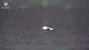 Iran tấn công căn cứ quân sự Mỹ, UAE tung clip đánh chặn UAV cảm tử