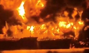 Video hai tàu chở dầu nổ tung sau khi trúng xuồng chở chất nổ của Iran