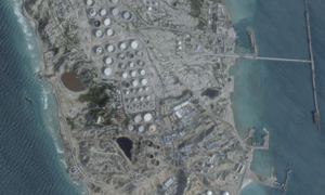 Mỹ đánh Kharg để 'giải cứu' Hormuz, Iran đáp trả dữ dội