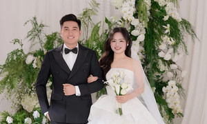 Cô dâu, chú rể Hải Phòng đi bỏ phiếu bầu cử ngay sau đám cưới gây sốt