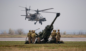 Mỹ tăng hỏa lực trên không, quyết khai thông 'yết hầu dầu mỏ' Hormuz