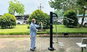 Hết cảnh dậy từ 5 giờ sáng xếp hàng giữ chỗ khi đi khám ở Bệnh viện Bạch Mai