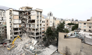 Ông Trump lệnh tạm dừng tấn công, Israel vẫn không kích Iran