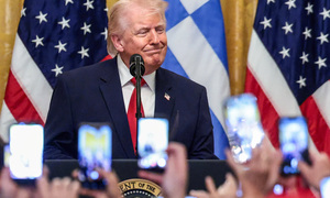 Ông Trump tiếp tục hoãn tấn công cơ sở năng lượng của Iran thêm 10 ngày