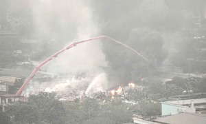Kho xưởng ở Hà Nội cháy ngùn ngụt rạng sáng 30/3