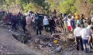 Xe khách lao xuống vực ở Lâm Đồng: 2 nạn nhân nguy kịch phải chuyển viện