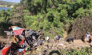Xe khách lao xuống vực ở Lâm Đồng: 2 nạn nhân nguy kịch phải chuyển viện