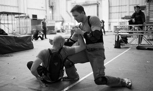 'Điệp viên 007' học môn võ nguy hiểm nhất thế giới, làm cựu võ sĩ MMA bị thương