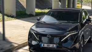 Xe điện tích hợp pin mặt trời: Lời giải cho bài toán quá tải lưới điện