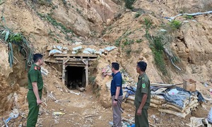 Phát hiện nhóm đào vàng trái phép vào ban đêm ở Đà Nẵng