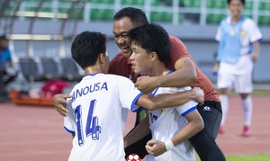 U17 Lào thắng Thái Lan, U17 Việt Nam rộng đường vào bán kết