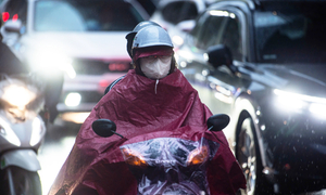 Mưa dông phủ khắp Hà Nội, cảnh báo lốc sét và mưa đá