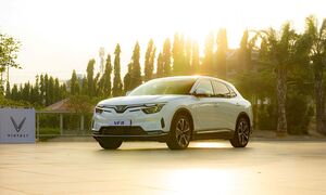 Tận dụng ưu đãi mua xe 0 đồng, lãi suất cố định, khách Việt rủ nhau chốt VF 8 