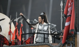 Đội bóng nghiệp dư Trung Quốc chơi trội, thuê 'Tây Sở Bá Vương' át vía đối thủ