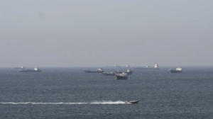 Iran cảnh báo trả đũa sau vụ Mỹ nổ súng, bắt giữ tàu trên eo biển Hormuz