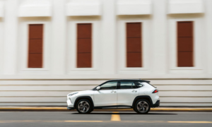 Khi chi phí xăng dầu biến động, người dùng thay đổi cách chọn ô tô