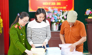 Ninh Bình điều động 179 cán bộ về cơ sở, sắp xếp lại nhân sự cấp xã