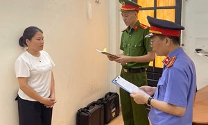 Mạo danh giám đốc, vẽ giấc mơ Canada để lừa tiền