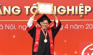 Bảng thành tích dày đặc của nam sinh Ngoại thương vừa tốt nghiệp xuất sắc