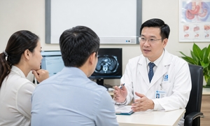 Khoảnh khắc cân não của bác sĩ khi giải thích lằn ranh sinh tử cho bệnh nhân