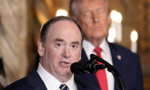 Mỹ sa thải Bộ trưởng Hải quân, ông Hùng Cao lên thay