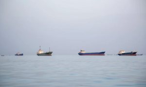 Iran nhận khoản thu đầu tiên từ phí cầu đường qua eo biển Hormuz