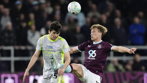 Kết quả Burnley 0-1 Man City: Kẻ rớt hạng, người chiếm ngôi đầu