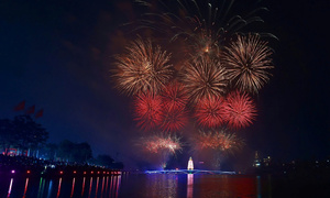 Rực rỡ màn pháo hoa mừng ngày Giỗ Tổ Hùng Vương