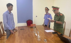 Bắt giữ giám đốc công ty sản xuất nước tăng lực giả, bán cho học sinh